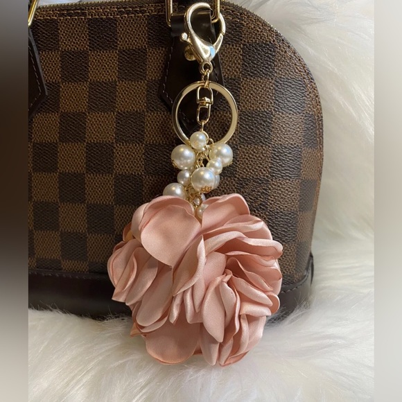 Camellia flower Pearl rose Bag Charm Keychain - Picture 1 of 1